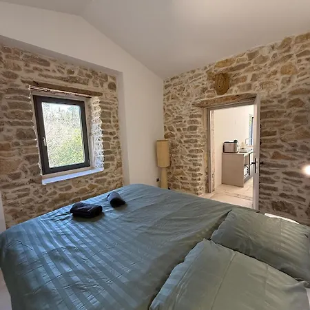 Le Mazet, Dependance Au Coeur De La Garrigue Feriehus Nîmes